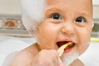 Как правильно чистить зубы и когда начинать чистить зубы ребёнку.
